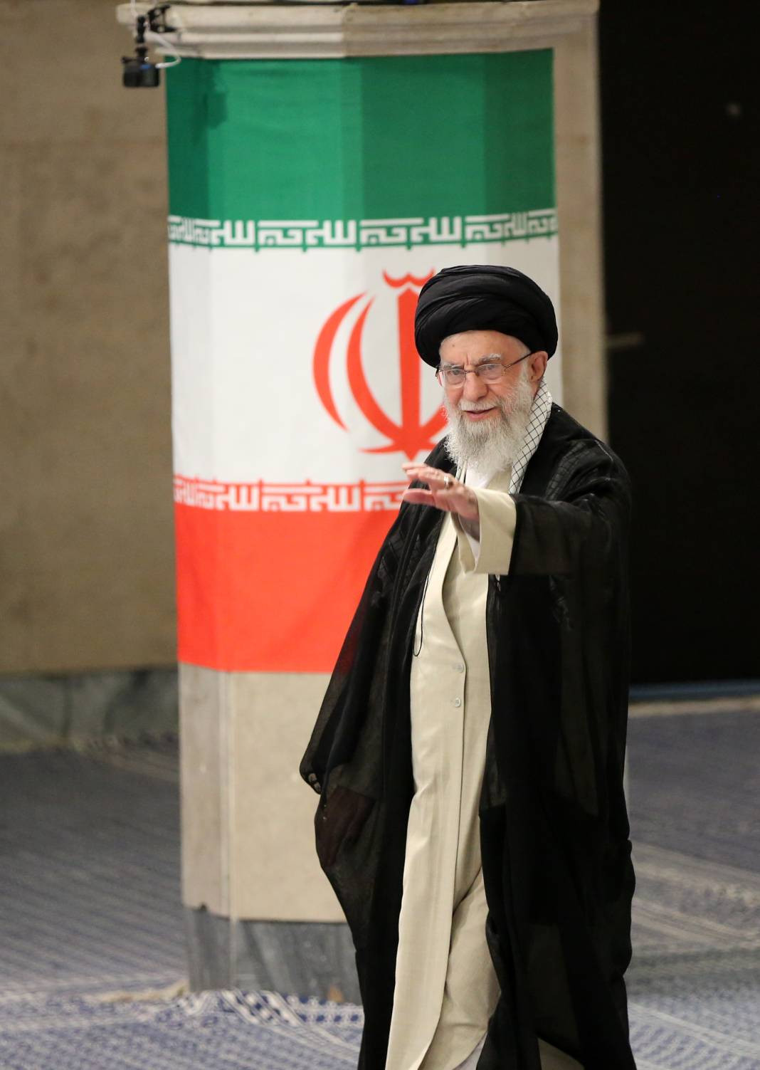 İran sandık başında! Reisi'nin halefi kim olacak? - Resim: 15